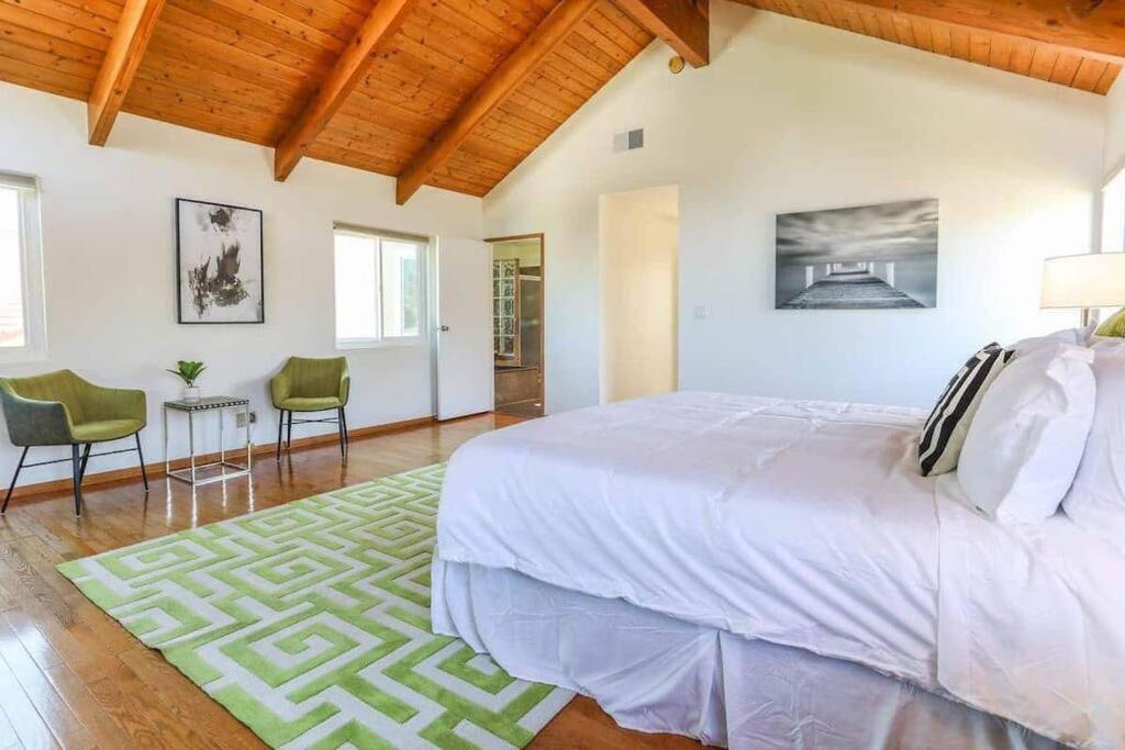 Large 5 Br- Beverly Hills Adj Holiday home Los Angeles