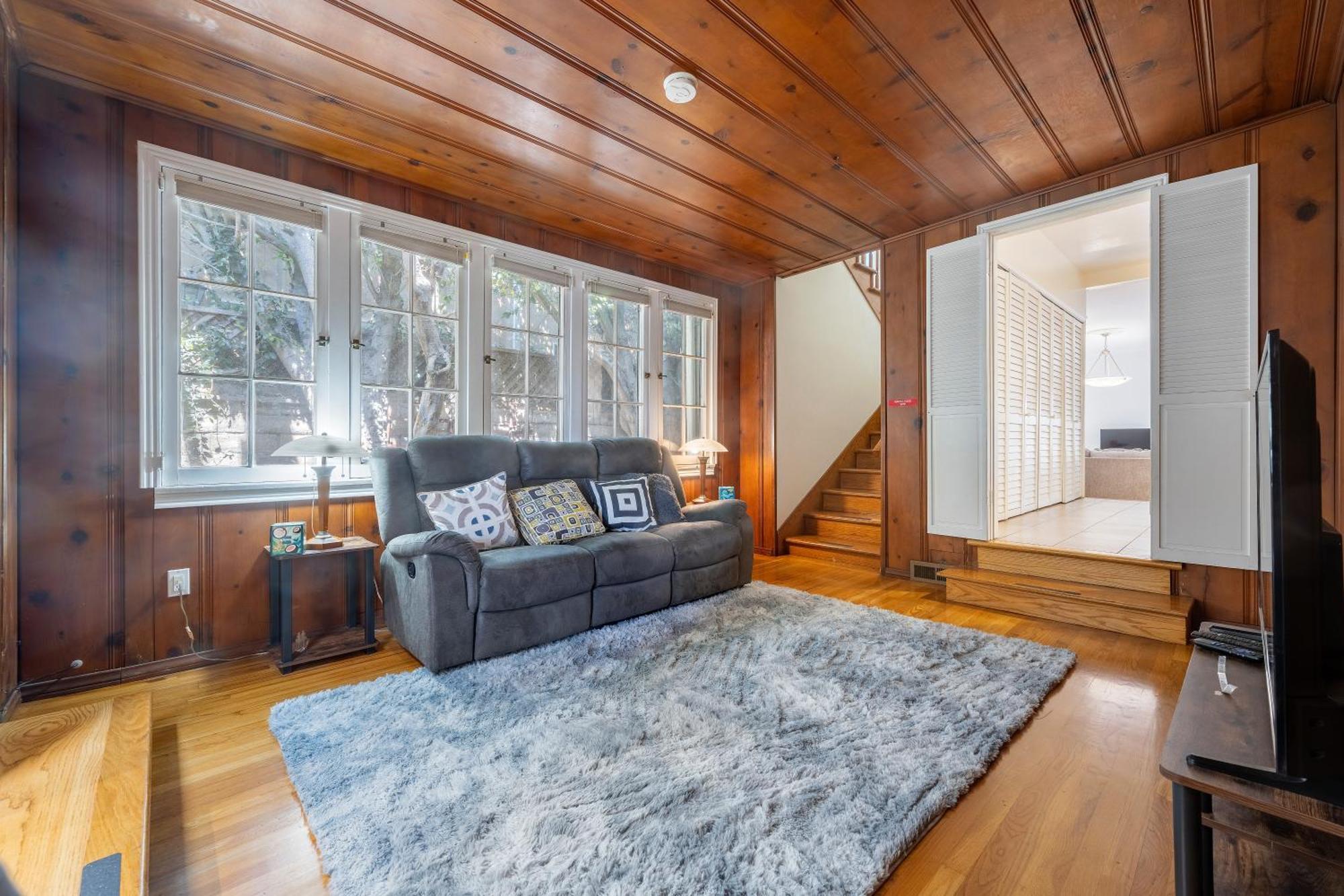 Large 5 Br- Beverly Hills Adj Holiday home Los Angeles
