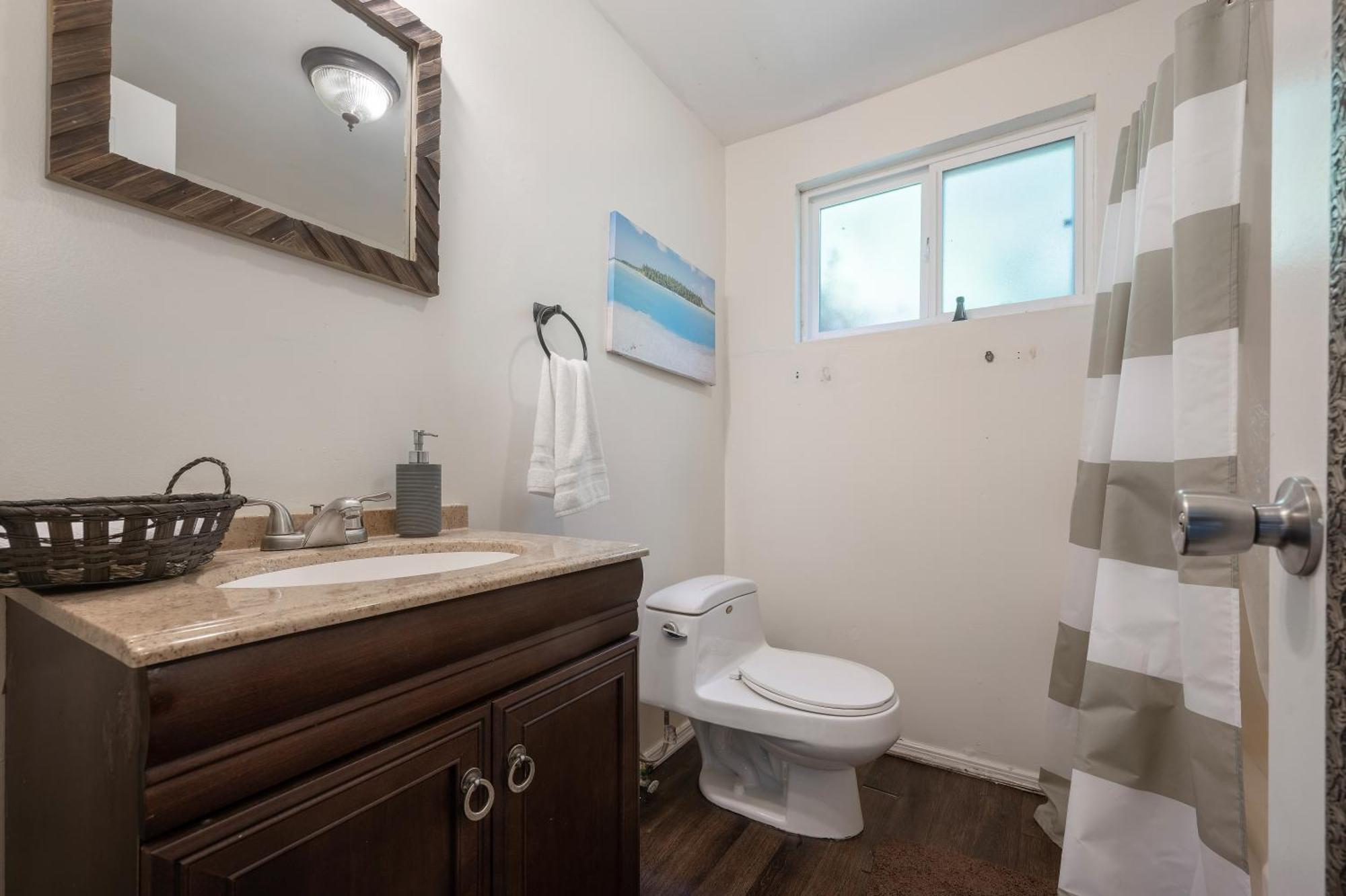Large 5 Br- Beverly Hills Adj Holiday home