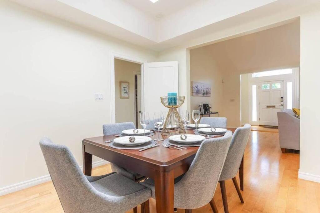 Large 5 Br- Beverly Hills Adj Holiday home *