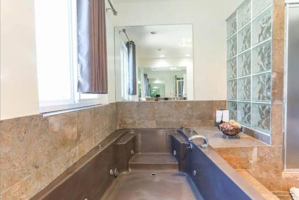 Holiday home Large 5 Br- Beverly Hills Adj