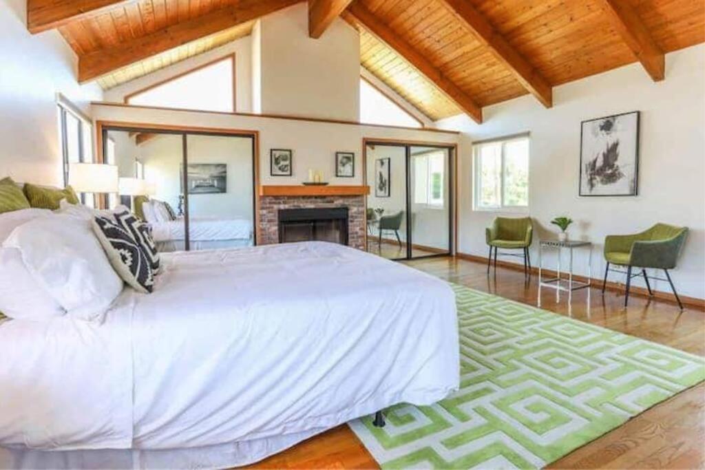 Large 5 Br- Beverly Hills Adj Holiday home Los Angeles