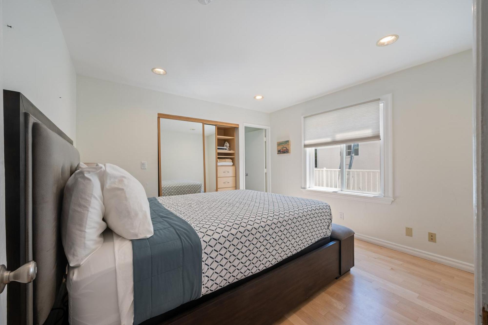 Large 5 Br- Beverly Hills Adj Holiday home Los Angeles