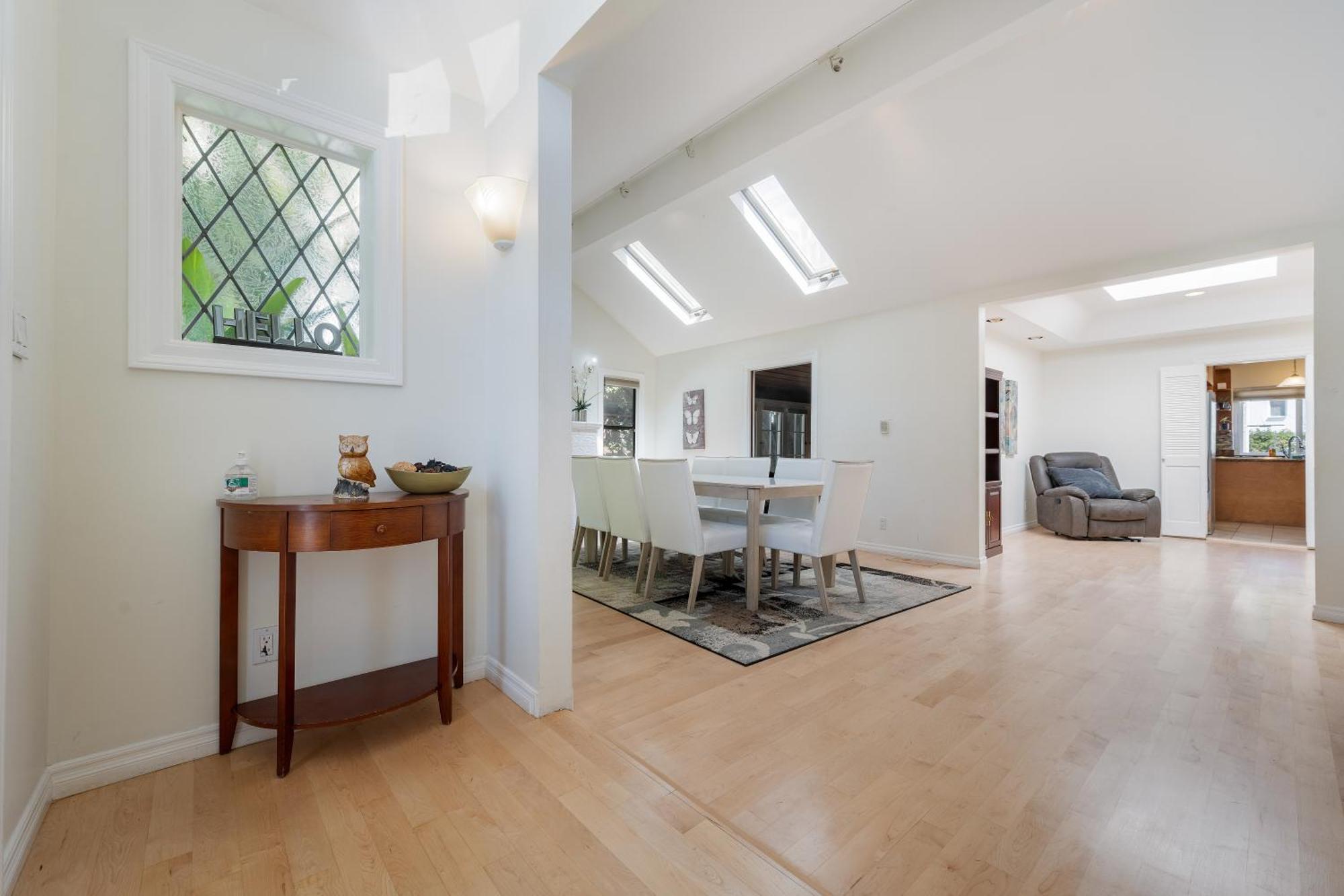Large 5 Br- Beverly Hills Adj Holiday home Los Angeles