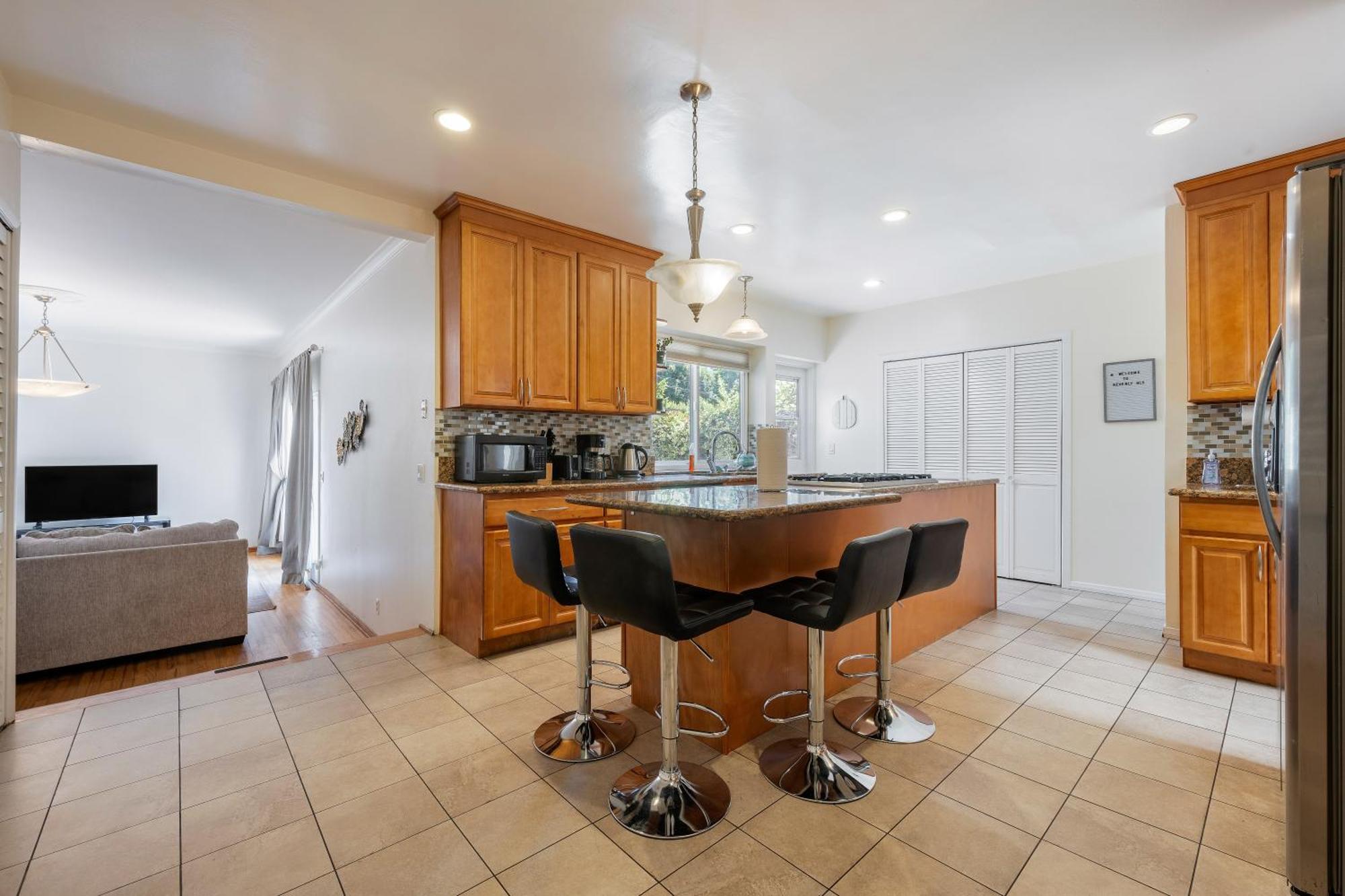 Holiday home Large 5 Br- Beverly Hills Adj Los Angeles
