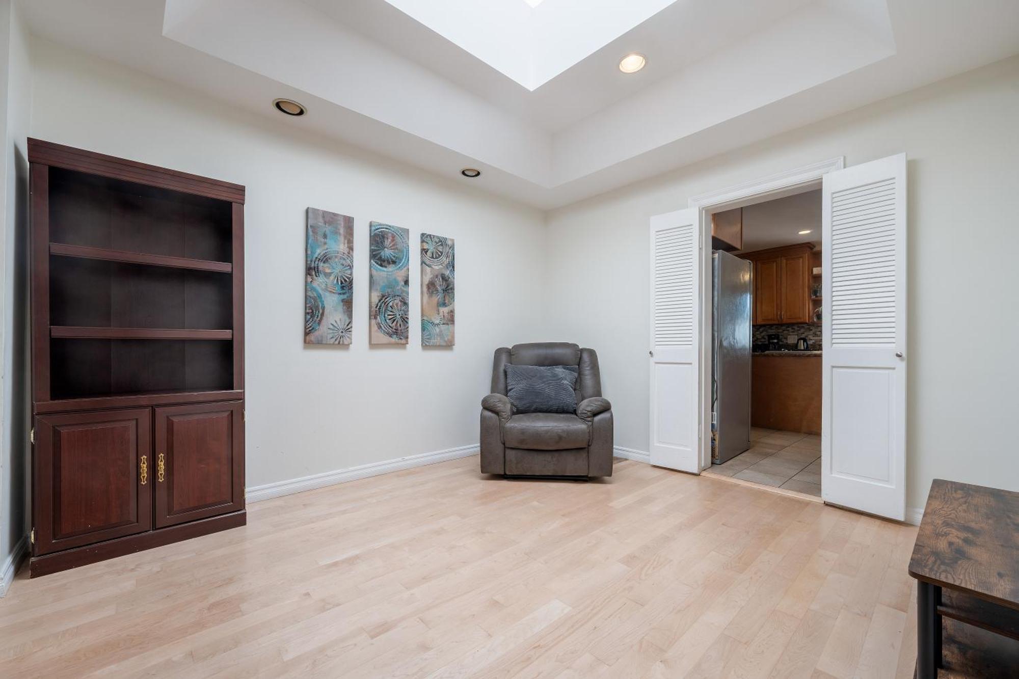Large 5 Br- Beverly Hills Adj Holiday home *
